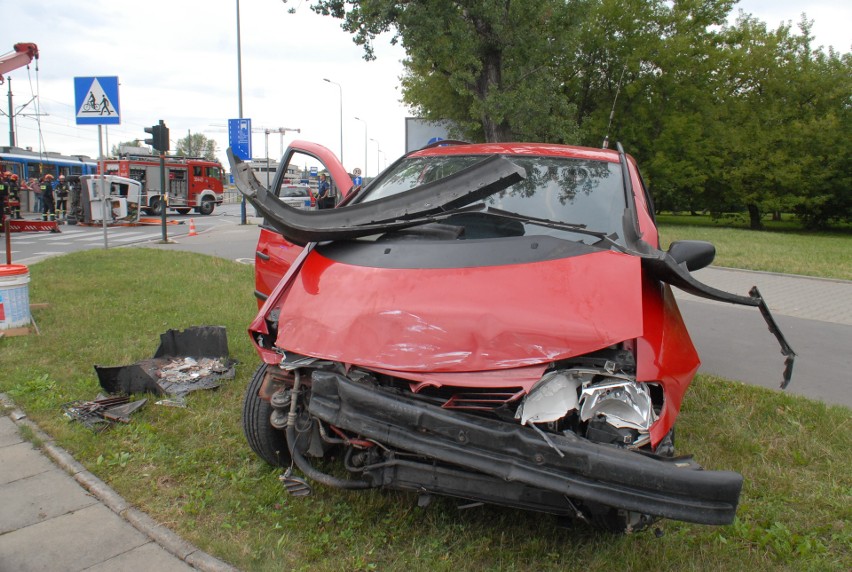 Kraków. Poważny wypadek na ul. Lipskiej [ZDJĘCIA]