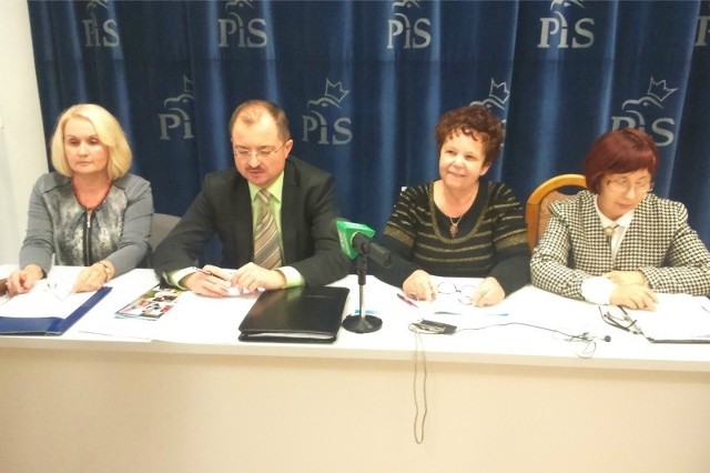 Założenia karty seniora radny Waldemar Szumny przedstawił wczoraj w towarzystwie przedstawicielek środowisk seniorskich w Rzeszowie.