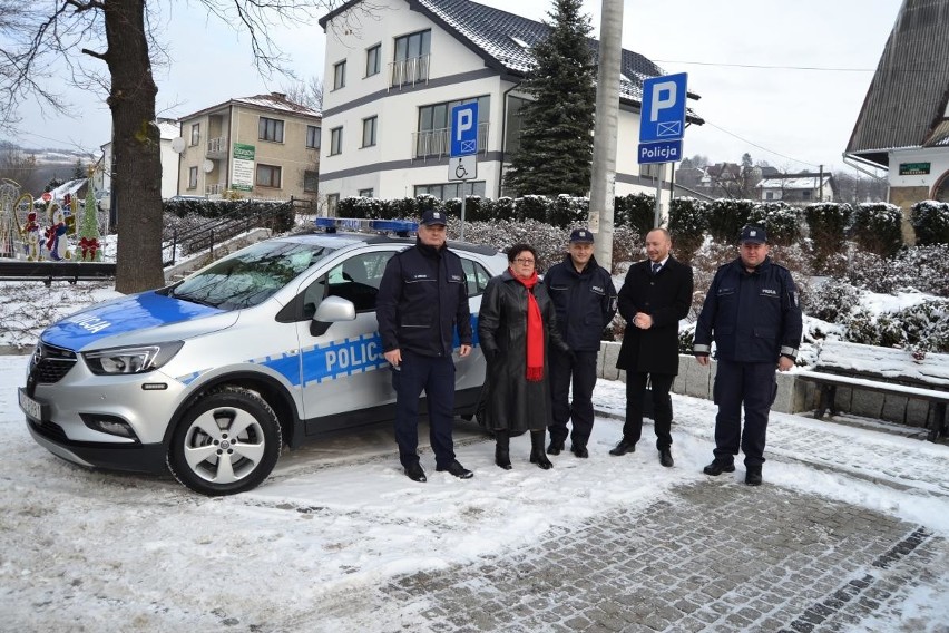 Łukowica. Policjanci mają nowy radiowóz, do zakupu którego dołożyła się gmina