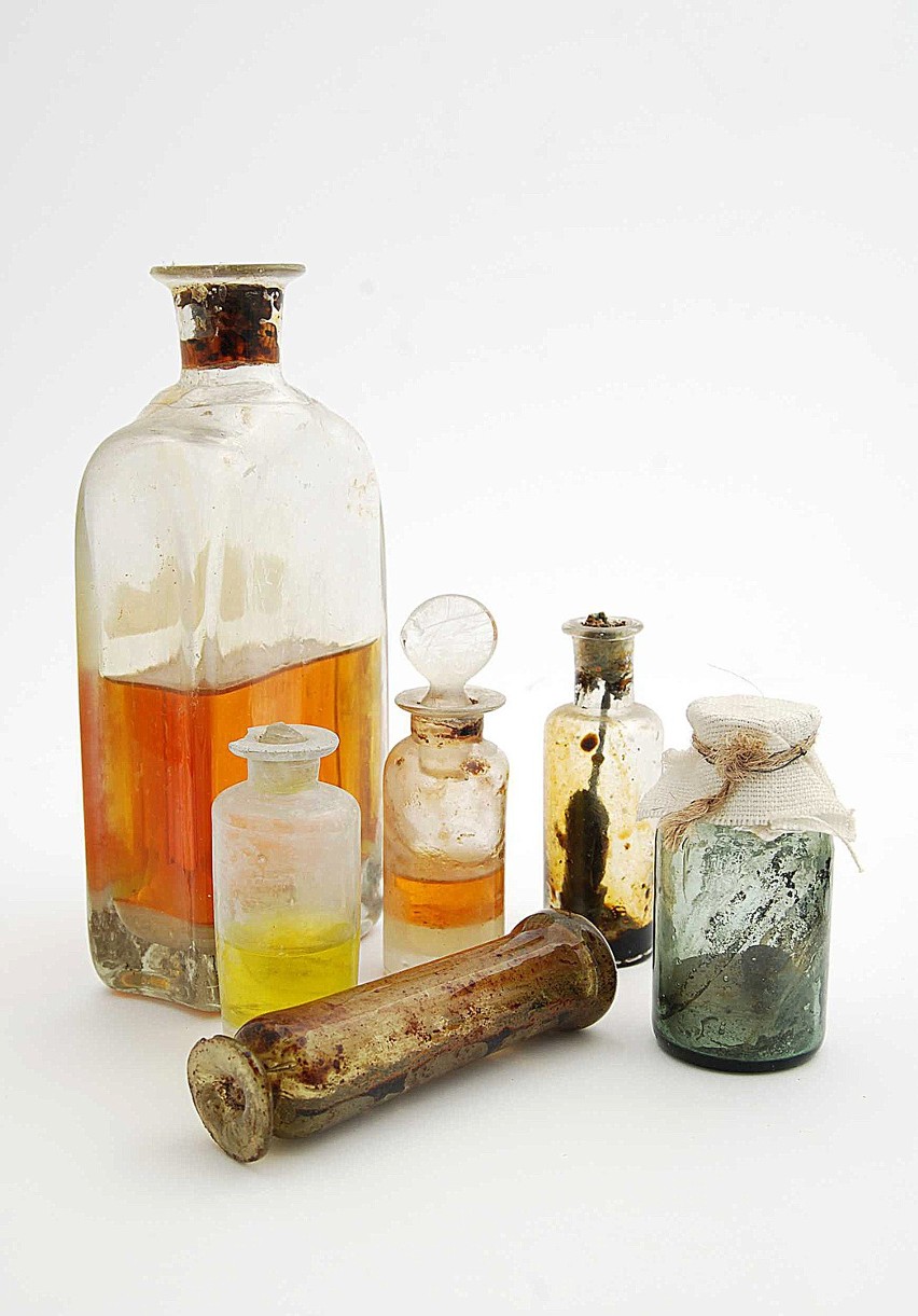 Naczyna apteczne z oryginalnymi lekami, XVII-XIX wiek