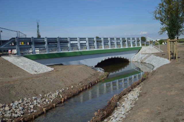 Kierowcy mogą już korzystać z nowego mostu na rzece Wirynce w Komornikach. Jego przebudowa kosztowała ponad 1,3 mln zł