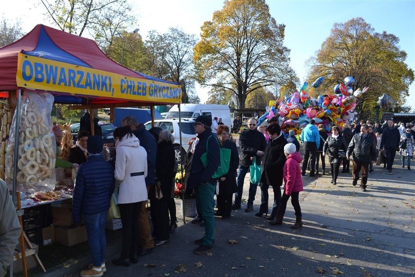 Wszystkich Świętych w Częstochowie. Tradycja miesza się z...