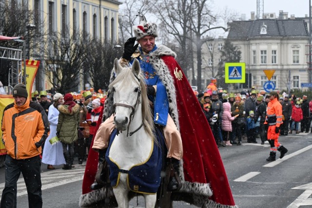 Orszak Trzech Króli w Tarnowskich Górach - jak zawsze - był wyjątkowy, gdyż wzięło w nim udział... czterech króli!