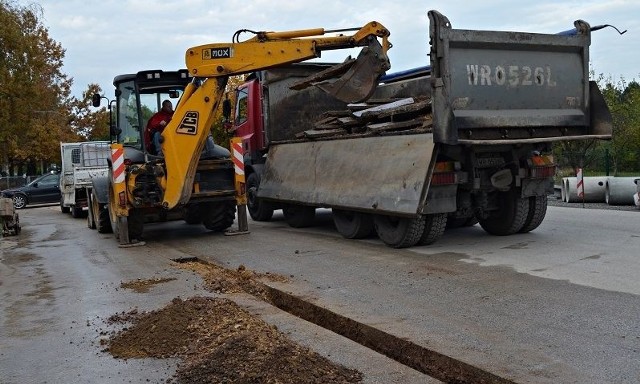 Prace na ulicy Słonecznej w Jedlni-Letnisku przebiegają bez większych problemów.