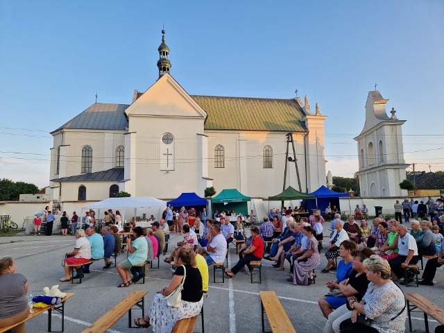 Festyn Parafialny w Sędziszowie. Przygotowano wiele atrakcji i pyszności dla mieszkańców. Więcej na kolejnych zdjęciach