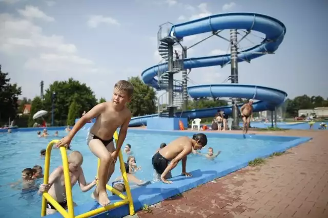 W dużym basenie kąpać się można bez przeszkód. Zastrzeżenia sanepid ma do wody w brodziku.