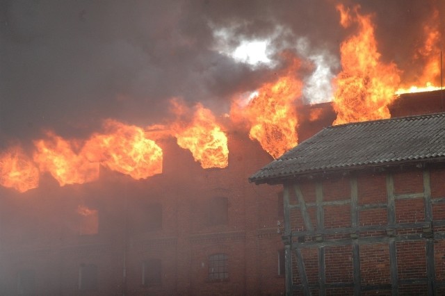 Pożar w Starogardzie Gdańskim.Tak płonął  zabytkowy drewniany młyn!