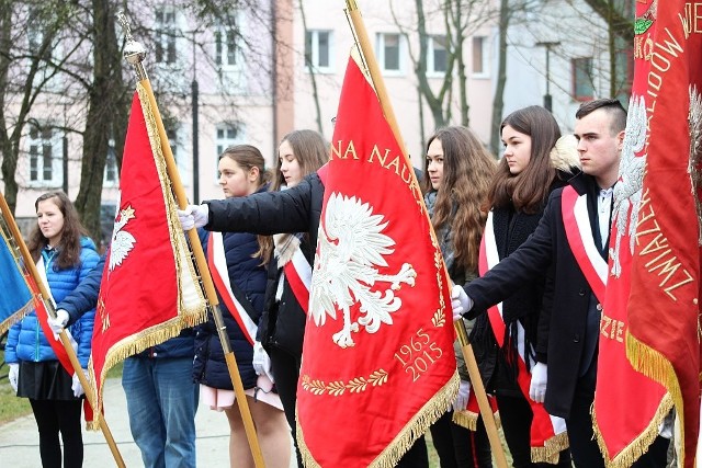 W Białogardzie uroczystości patriotyczne z okazji Narodowego Dnia Pamięci Żołnierzy Wyklętych odbyły pod pomnikiem Ofiar Totalitaryzmu w parku Orła Białego.Zobacz także Muzeum Żołnierzy Wyklętych w Ostrołęce: przekazanie kluczy