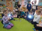Rozświetlić ciemność. W Koszalinie trwa zbiórka latarek dla dzieci na Ukrainie [ZDJĘCIA]