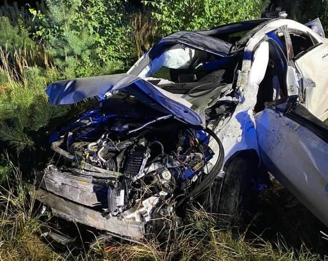 W nocy z wtorku na środę doszło do wypadku w miejscowości Pruszewiec (gm. Pobiedziska). Dachował samochód osobowy, który wypadł z drogi lokalnej.Przejdź do następnego zdjęcia ------>