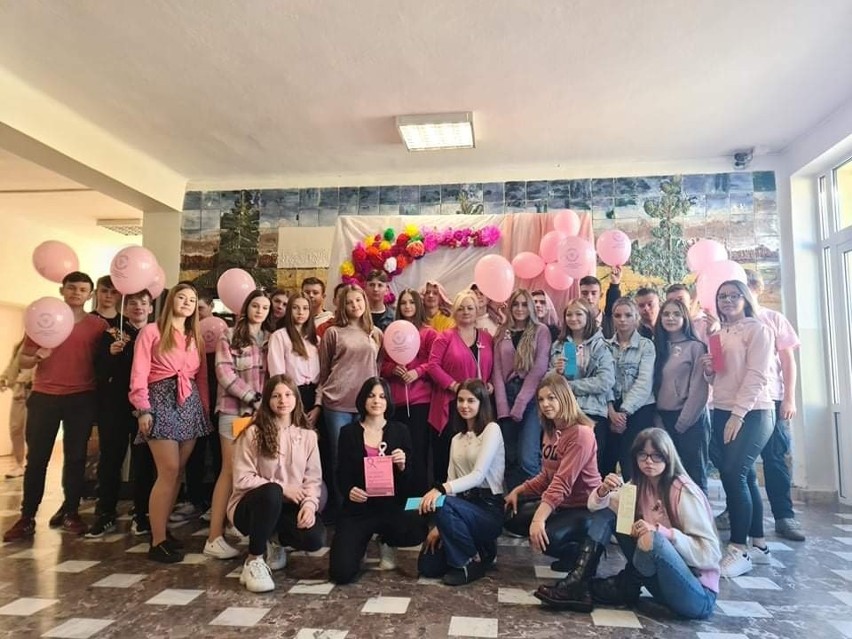 "Razem możemy więcej" - różowy dzień w "Szkole na Górce" w Opatowie (ZDJĘCIA) 