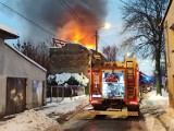 Makabryczne odkrycie w Będzinie. Strażacy znaleźli zwęglone zwłoki przy ul. 1 Maja. Wybuchł pożar 