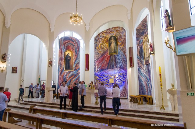 Od rozpoczęcia budowy minęło 14 lat, w niedzielę odbyła się tam pierwsza msza św. pod przewodnictwem biskupa tarnowskiego Andrzeja Jeża
