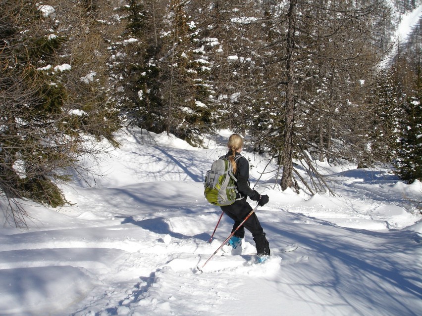 Skitouring, czyli połączenie wspinaczki zimowej, wędrówki na...