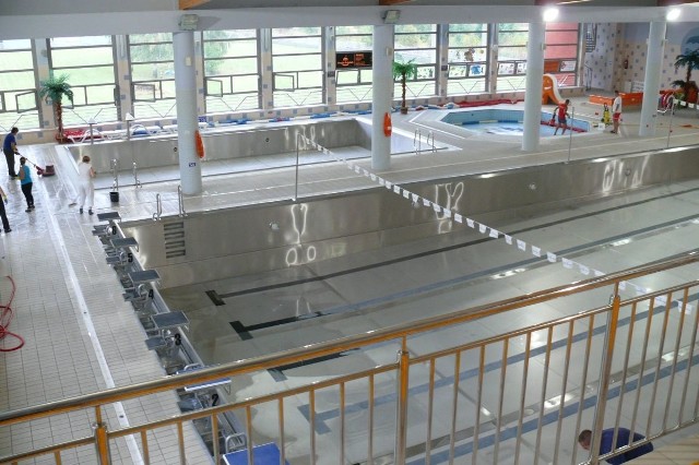 Włoszczowski basen został na około trzy tygodnie wyłączony z użytkowania. Obecnie trwa tutaj wielkie sprzątanie.