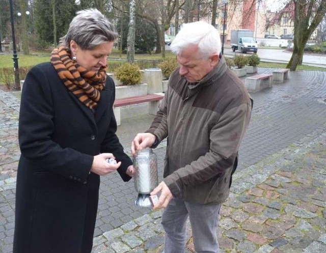 Rocznica stanu wojennego. Kwiaty i znicz pod Pomnikiem Narodu Polskiego w Miastku (zdjęcia) 