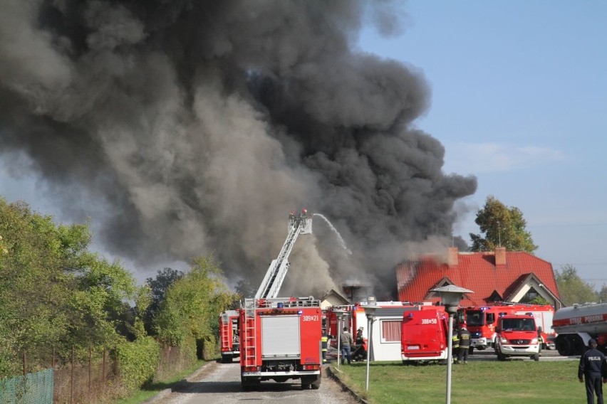 Pożar w fabryce zapalniczek pod Wrocławiem. Jedna osoba poparzona