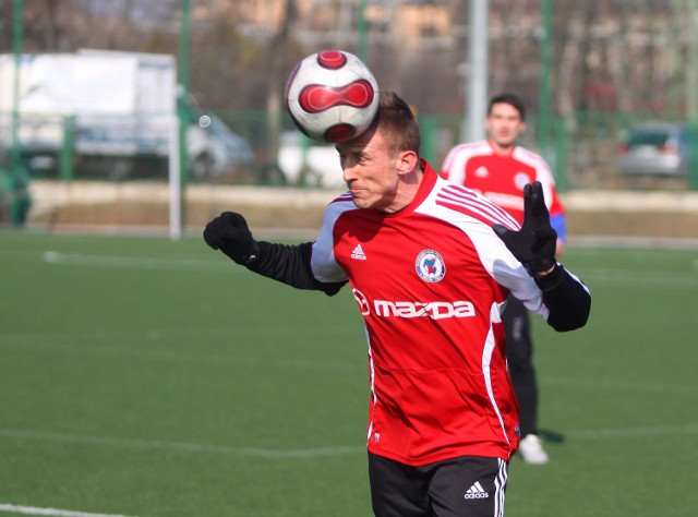 Łukasz Szymoniak, były piłkarz Korony Kielce, zagrał w Broni Radom w meczu kontrolnym z Siarką Tarnobrzeg.