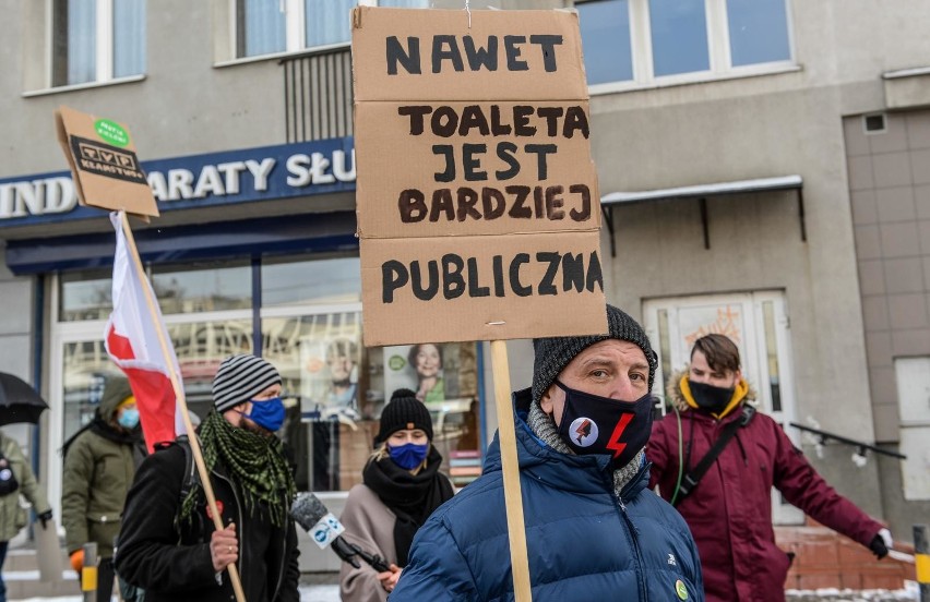 Strajk Kobiet w Gdańsku - protest "Media publiczne nie...