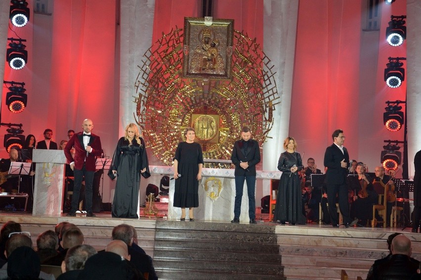 Koncert w bazylice w Stalowej Woli w 40. rocznicę wprowadzenia stanu wojennego [ZDJĘCIA, WIDEO]