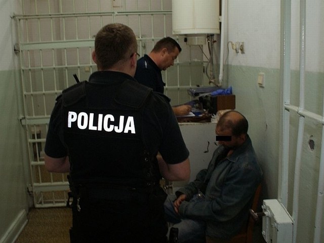 Policjanci z Międzyrzecza zatrzymali dwóch mężczyzn, podejrzanych o włamanie do kiosku.