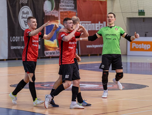 9 marca doszło już do jednej sensacji. Red Dragons Pniewy w ćwierćfinale wyeliminowały Piast Gliwice (2:1). Pierwszego gola dla Smoków w tamtym meczu strzelił Maksym Pautiak (na zdjęciu).