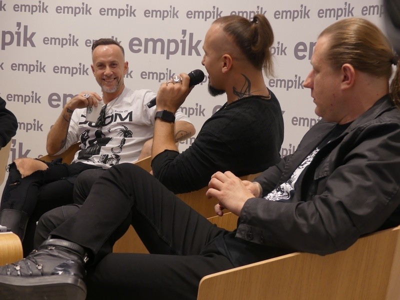 Behemoth w Empiku w łódzkiej Manufakturze. Nergal mówi o "ekstremalnym świętokradztwie"...