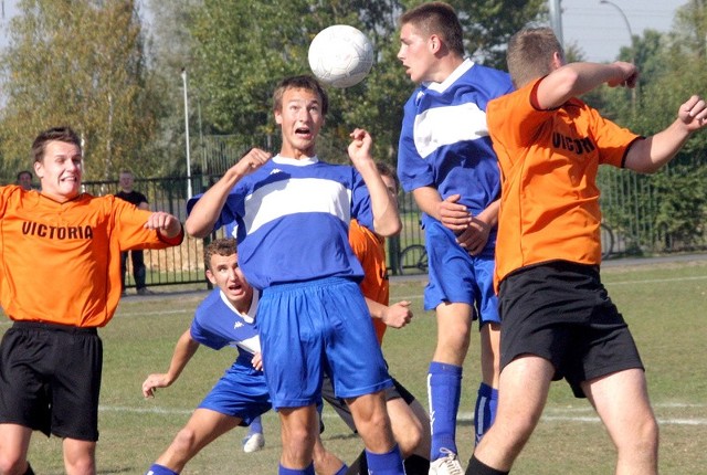 Emocjonujące mecze rozegrali piłkarze drużyn występujących w kolbuszowskiej klasie A.