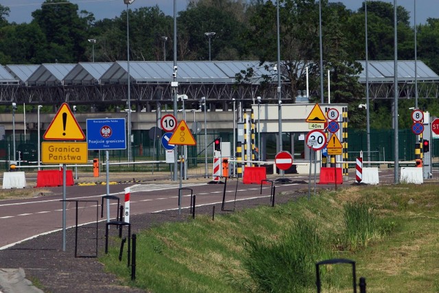 W przypadku pojazdów przewożących towary podlegające kontroli Państwowej Inspekcji Ochrony Roślin i Nasiennictwa (PIORiN), Państwowej Inspekcji Weterynaryjnej (PIW), Państwowej Inspekcji Sanitarnej (PIS) i Inspekcji Jakości Handlowej Produktów Rolno-Spożywczych (IJHARS) kontrole będą prowadzone w punktach kontroli granicznej na dotychczasowych zasadach.