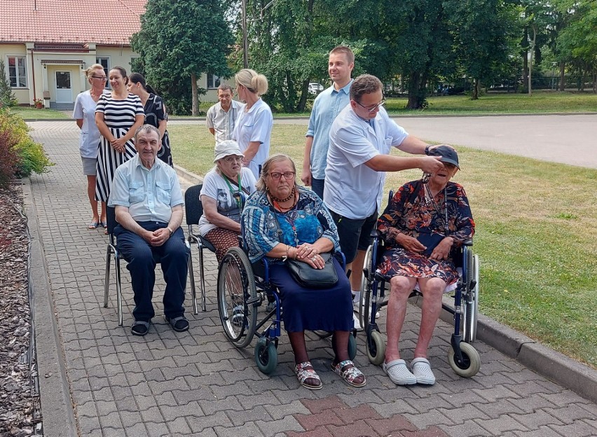 Gmina Jedlińsk. Dom Pomocy Społecznej w Jedlance ma nowego busa do przewozu osób niepełnosprawnych