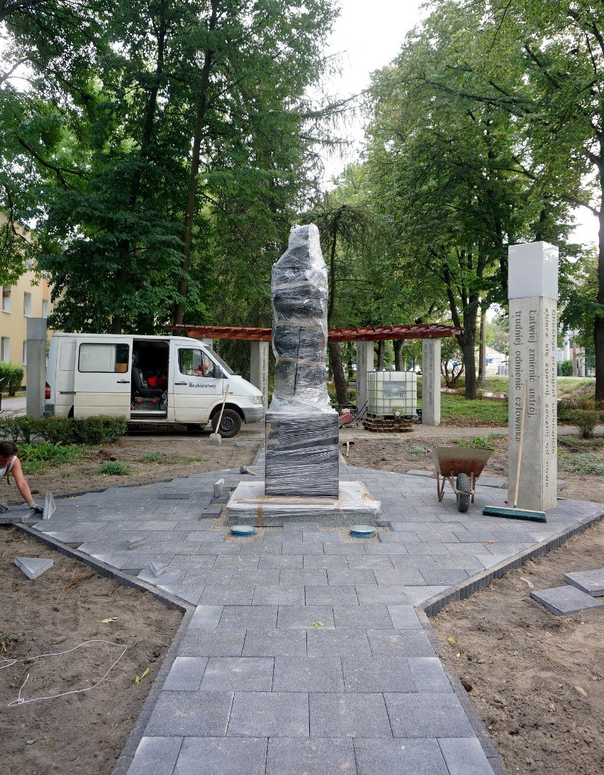 Monument sfinansowano ze zbiórki społecznej, kosztował ok....