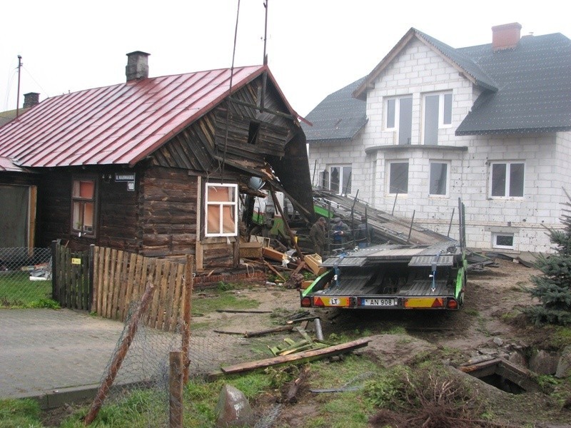 TIR z Litwy wjechal w dom mieszkanców Komorowa.