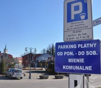 Nowe tablice i parkomaty już zostały zamontowane w centrum Sławy