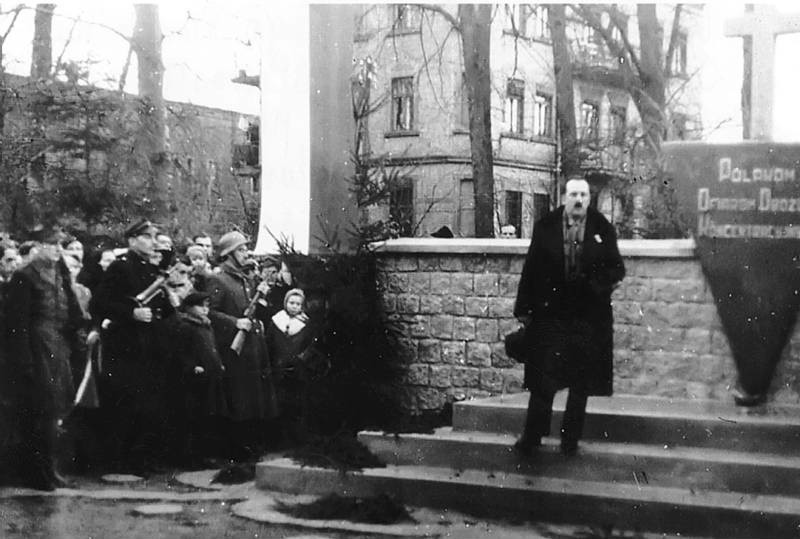 W 1946 r. wicestarosta Stanisław Kiliński odsłonił pomnik...