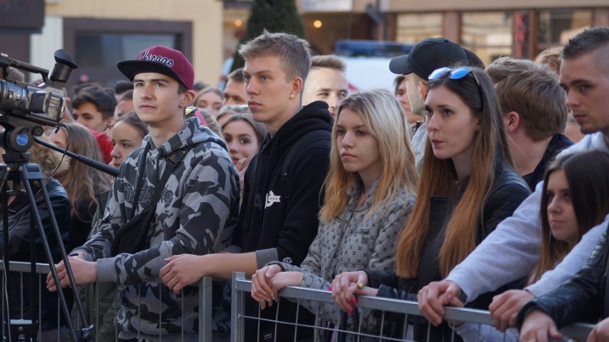 Rybnik oszalał! Dzikie tłumy na koncercie Miuosha i O.S.TR.