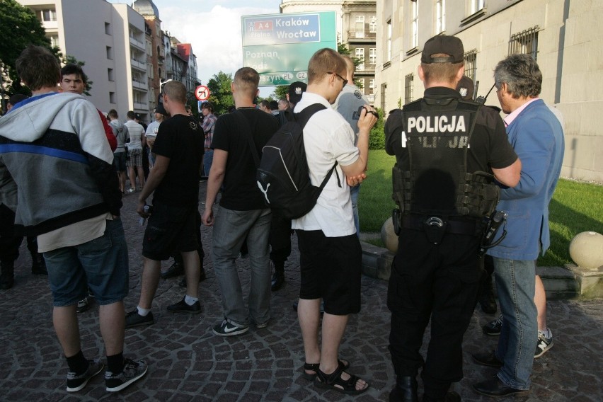 Demonstracja narodowców na placu Sejmu Śląskiego Katowice