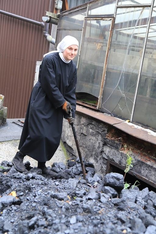 Siostry benedyktynki ze Staniątek sprzedają chryzantemy,...