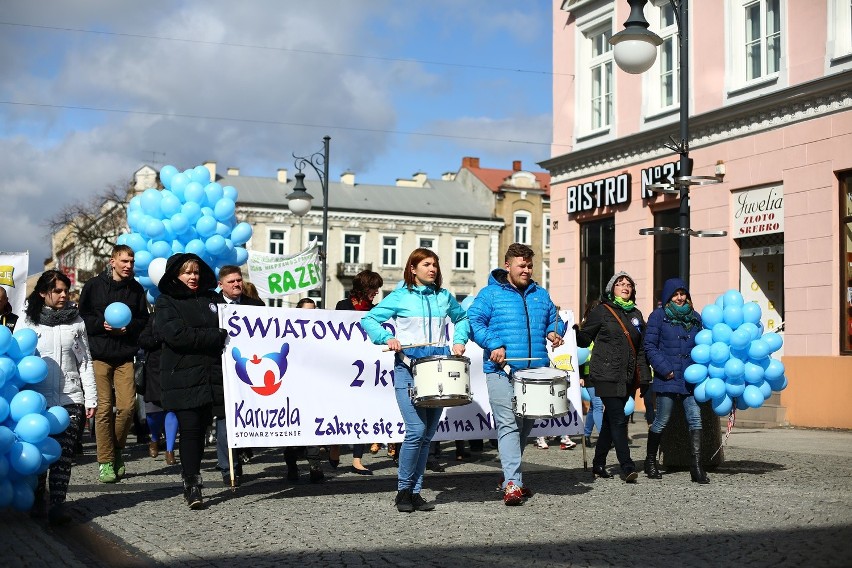 W czwartek ulicami Radomia przeszedł Niebieski Marsz w...