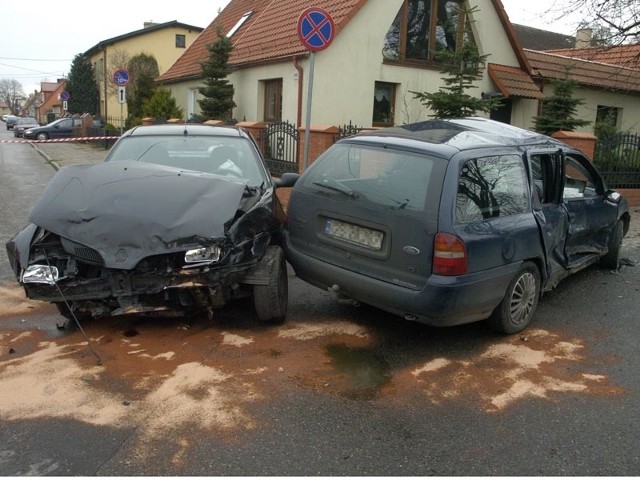 W jednym z samochodów zostało zakleszczone dziecko.