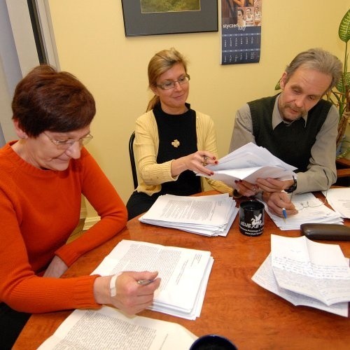 Wasze prace sprawdzała komisja konkursowa, której przewodniczącą jest Danuta Dąbrowska (pierwsza od lewej), dalej siedzą Bogna Skarul i Paweł Bartnik.