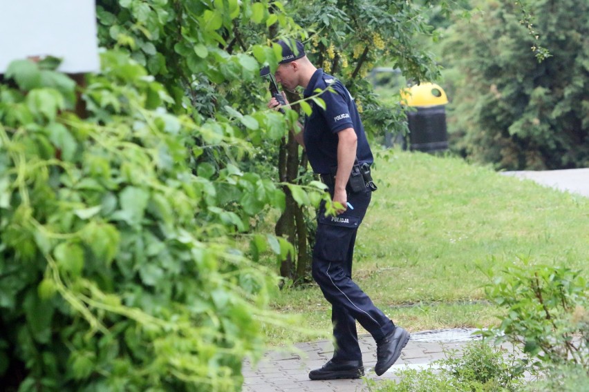 Zabójstwo na os. Piastowskim. Ofiarą jest 63-letnia kobieta. Policjanci zatrzymali jej syna