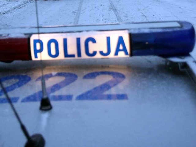 Funkcjonariusze zatrzymali 49-latkowi prawo jazdy i trafił on do policyjnego aresztu