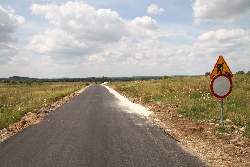 Odcinek drogi Brudzów – Gawronki jest już prawie skończony.