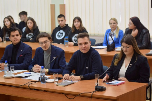 Podczas IV sesji Młodzieżowego Sejmiku Województwa Świętokrzyskiego w Starachowicach