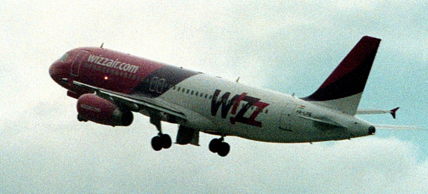 Pierwszy lot linii Wizz Air w maju 2004 i lotnisko w...