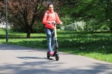 Hulajnogi Łódź TEST. Sprawdziliśmy, jak się jeździ po Łodzi hulajnogą Volt Scooter ZDJĘCIA, FILM