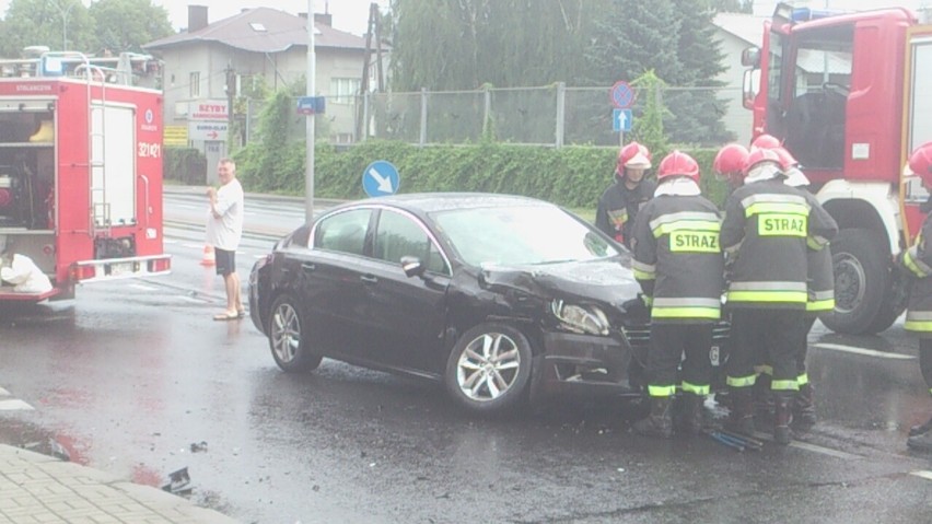 Wypadek na ul. Lwowskiej w Rzeszowie. Trzy osoby trafiły do szpitala 
