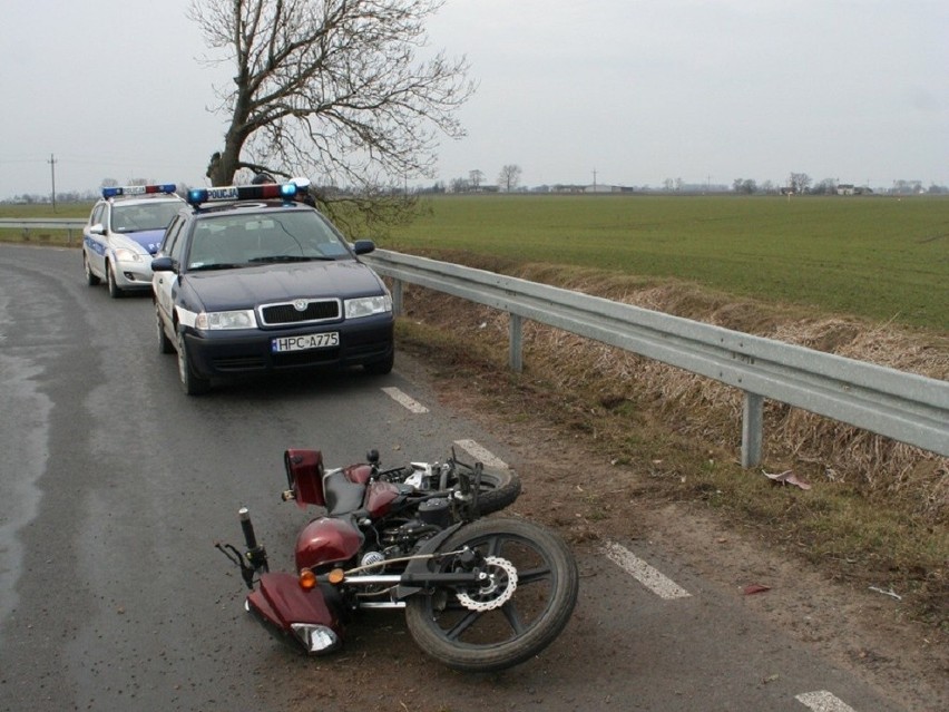 Wypadek w Jarantowicach. Motorowerzysta uderzył w barierę...