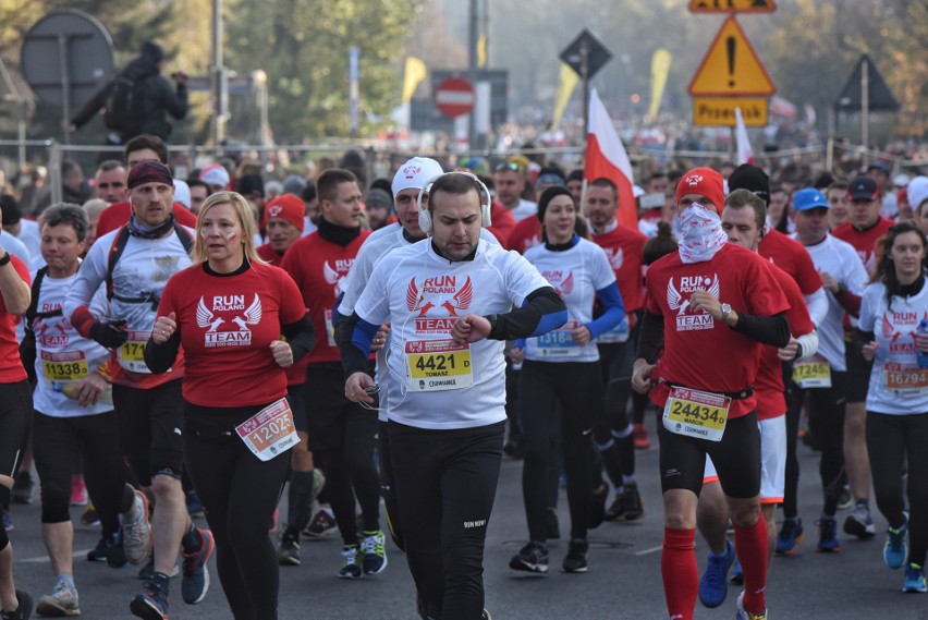 O godz. 11.11 z ul. Solnej wystartował Bieg Niepodległości....