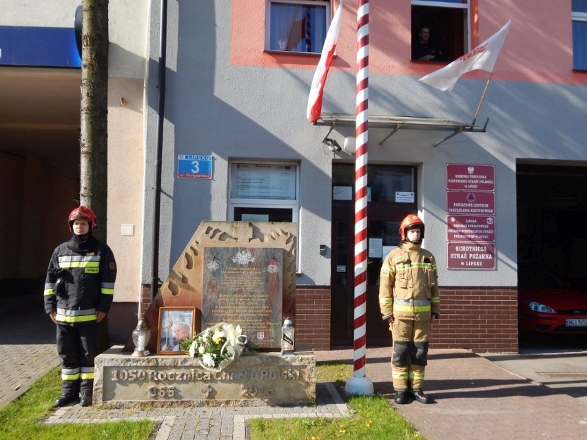 Piękne uroczystości w Lipsku. Strażacy w hołdzie Janowi Pawłowi II w 100. rocznicę urodzin [ZDJĘCIA] 